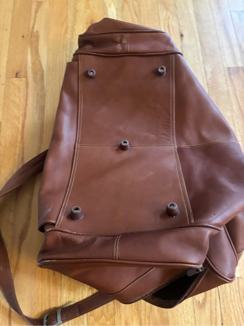 Men's Tan Leather Weekender Duffel Bag with Shoulder Strap
